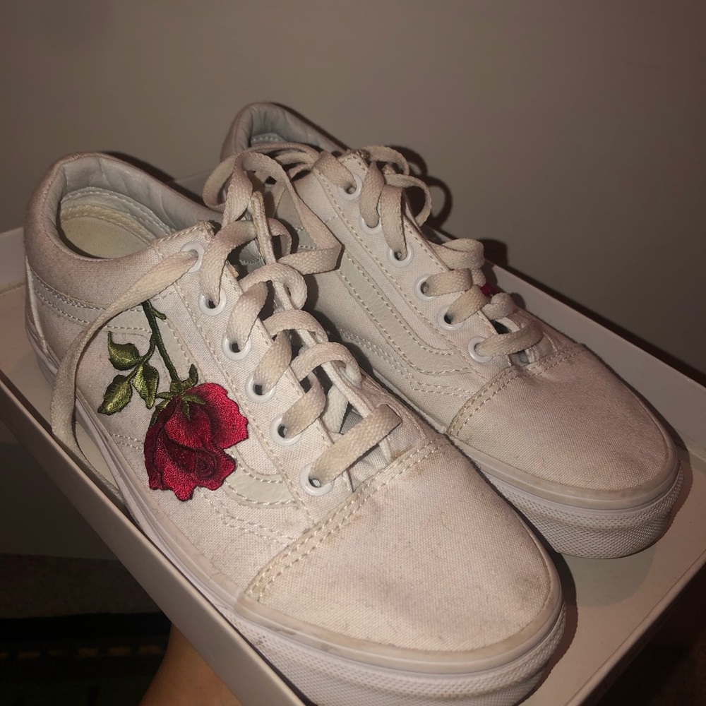 Rose embroidered white classic vans !! SUPER CUTE